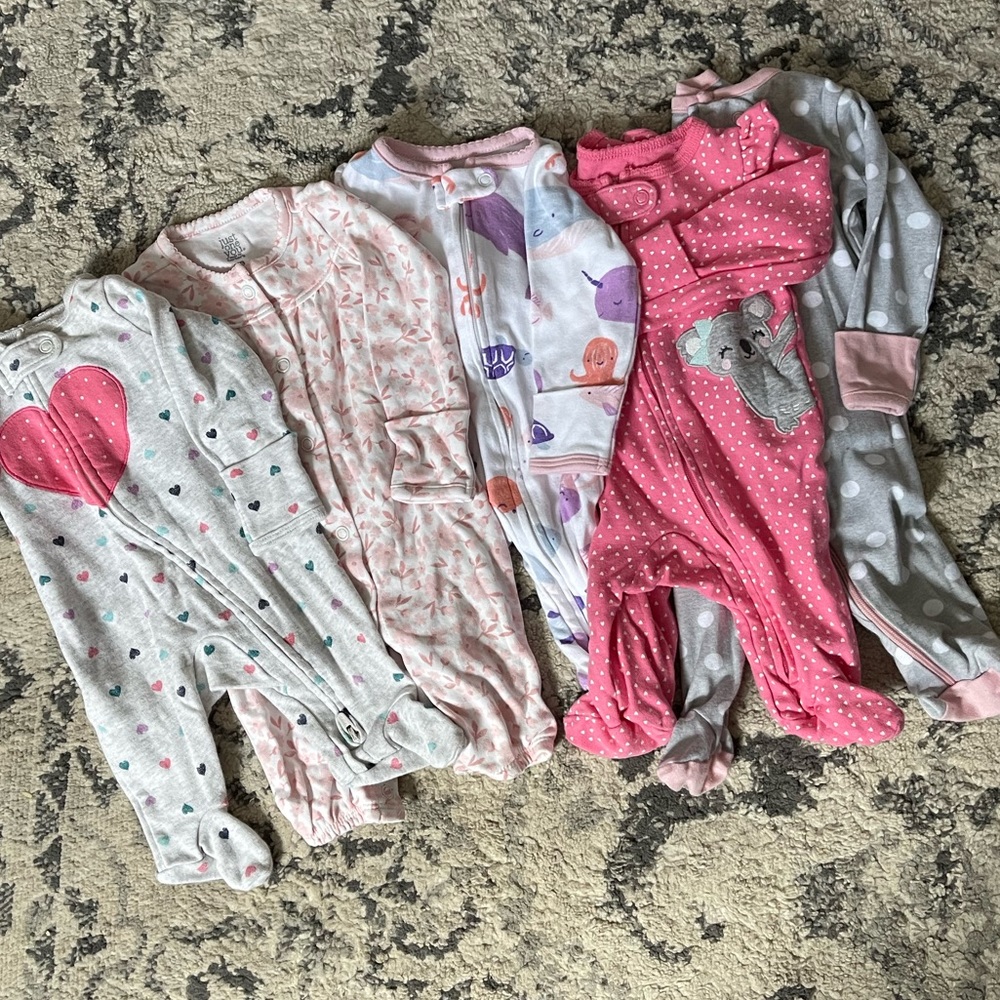 Bundle of 5 Sleep & Play zipper pajamas